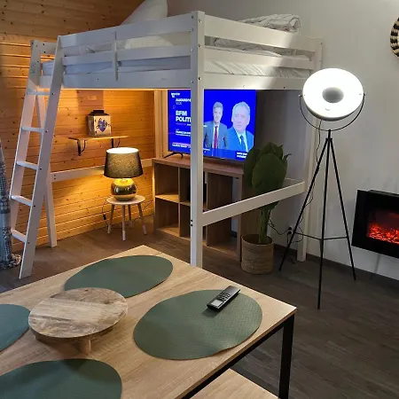 Les Izards דירה לז אנגל